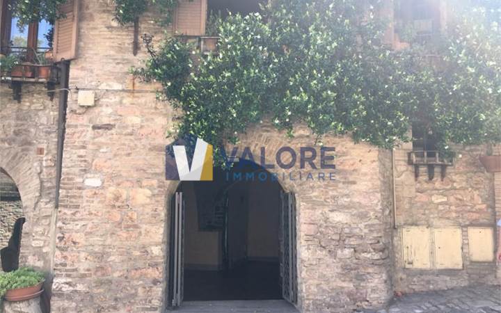 LOCALE COMMERCIALE IN CENRO STORICO