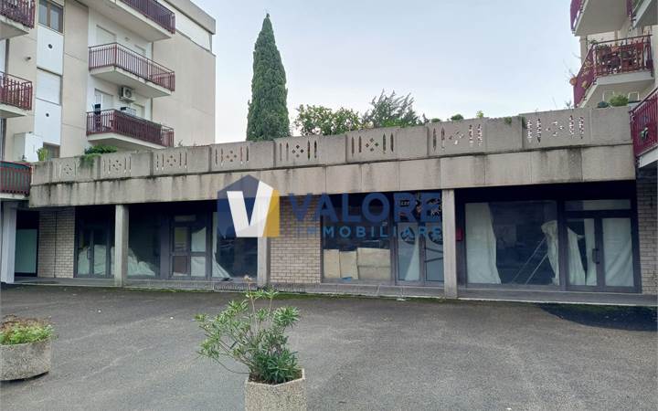 Negozio in vendita a Bastia Umbra