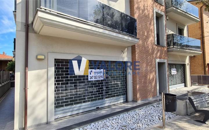 Negozio in vendita a Todi