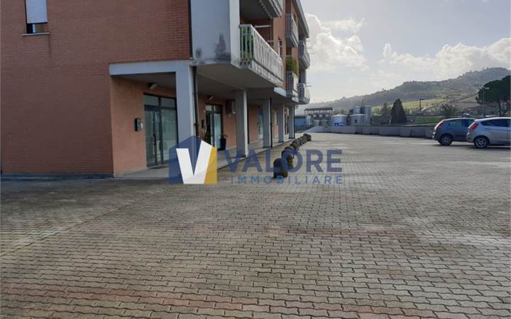 Negozio in vendita a Todi