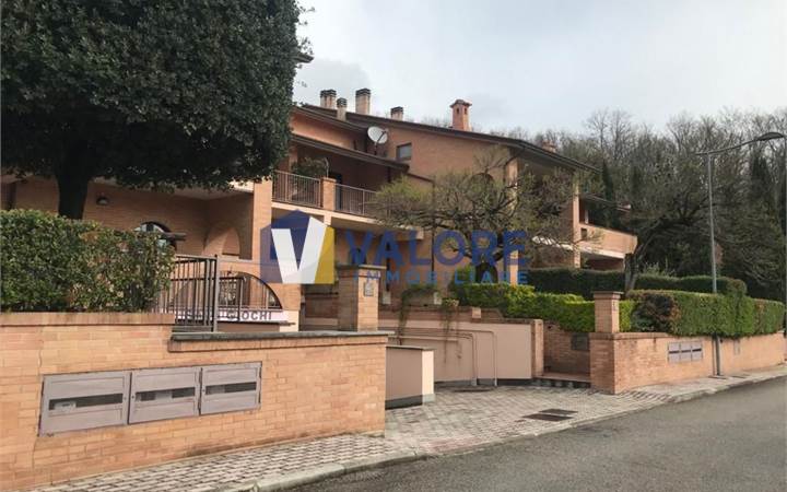 2 locali in vendita a Assisi