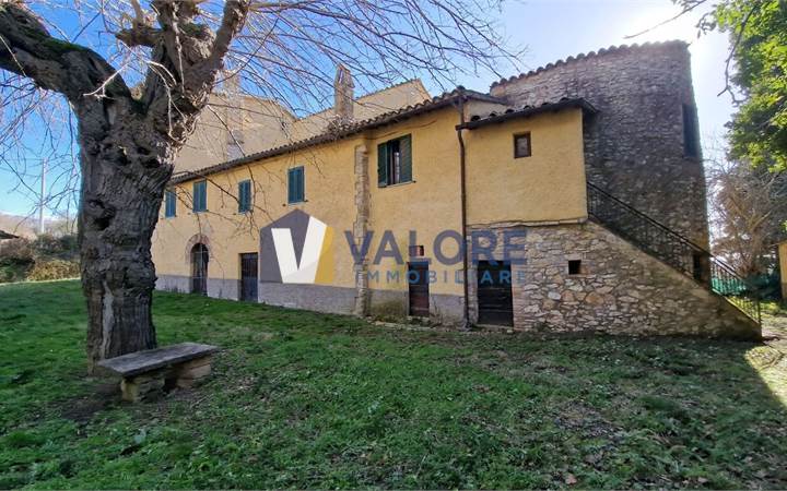 MASSA MARTANA: SPLENDIDO CASALE DEL 1700 