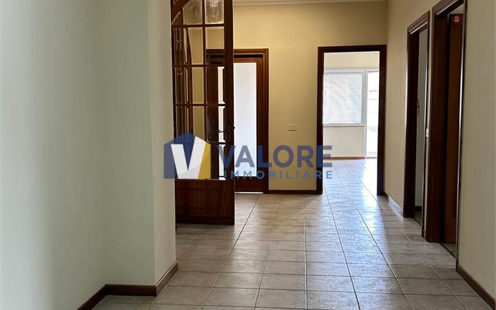AMPIO APPARTAMENTO AL PIANO PRIMO