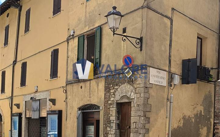 LOCALE COMMERCIALE IN CENTRO STORICO