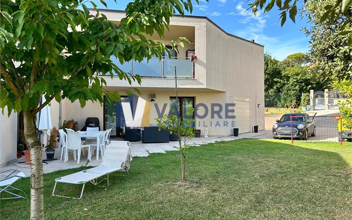 VILLA INDIPENDENTE CON GIARDINO ESCLUSIVO
