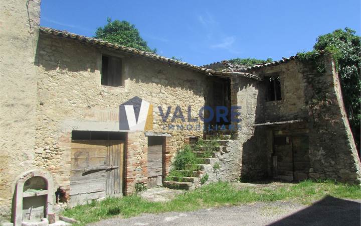PORZIONE DI FABBRICATO DA RISTRUTTURARE