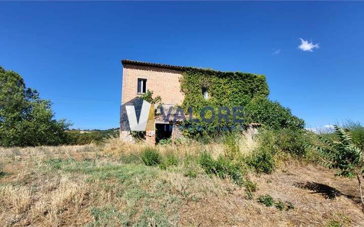TODI – CASALE DA RISTRUTTURARE