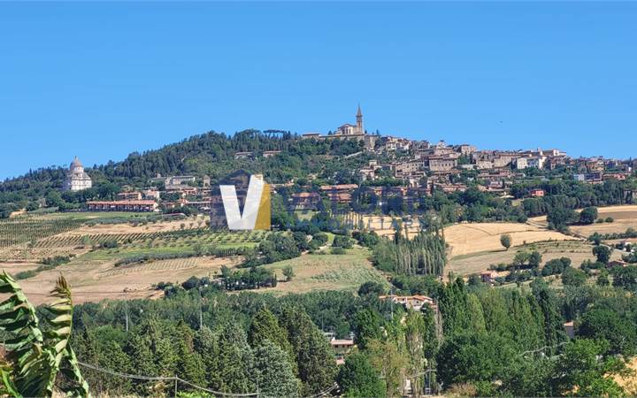 TODI – CASALE DA RISTRUTTURARE