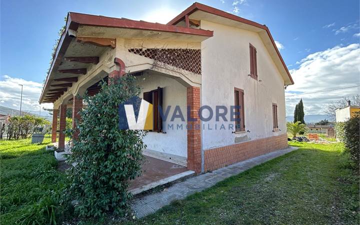 CASA INDIPENDENTE DA RISTRUTTURARE CON GIARDINO