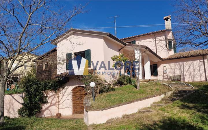 Villa Sale in Gualdo Cattaneo (PG) loc. Collesecco