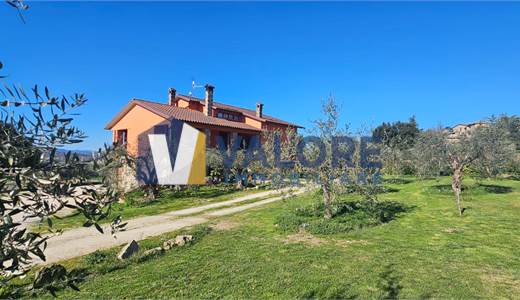 TODI - VILLA INDIPENDENTE CON GIARDINO ESCLUSIVO
