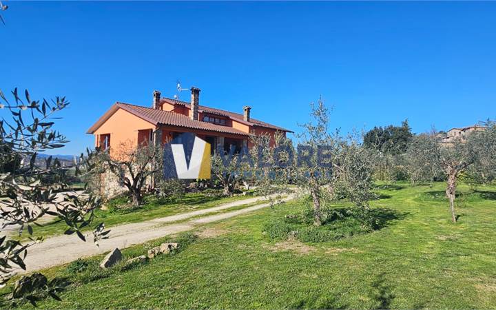 TODI - VILLA INDIPENDENTE CON GIARDINO ESCLUSIVO