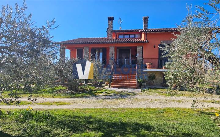 TODI - VILLA INDIPENDENTE CON GIARDINO ESCLUSIVO
