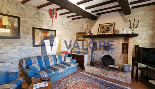 TODI - ASPROLI: VERTICAL HOUSE WITH GARDEN