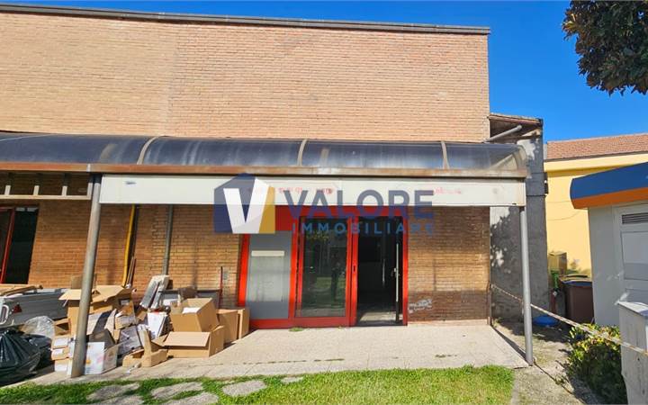 CANNARA - LOCALE COMMERCIALE AL PIANO TERRA