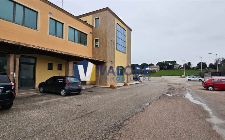 COLLAZZONE - COLLEPEPE - LOCALE COMMERCIALE