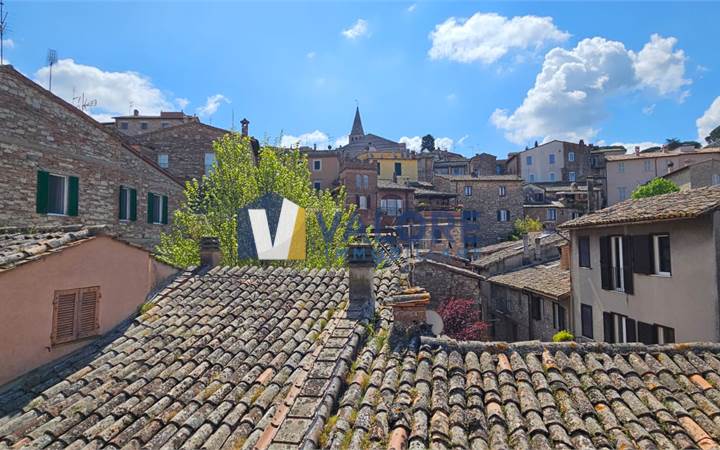 TODI – CENTRO STORICO: APPARTAMENTO RISTRUTTURATO