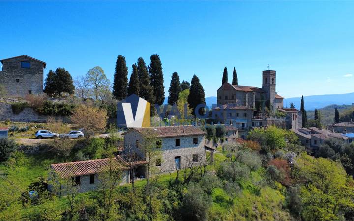 TODI - MONTEMOLINO: CASALE CON TERRENO 