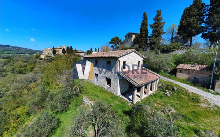 TODI (MONTEMOLINO): FARMHOUSE WITH LAND
