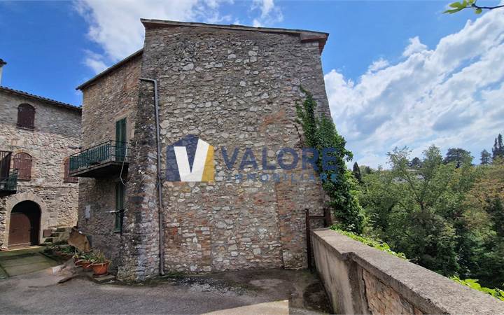MASSA MARTANA (VIEPRI): APPARTAMENTO RISTRUTTURATO