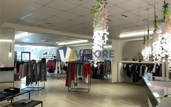 TODI (PONTE RIO): shop with warehouse