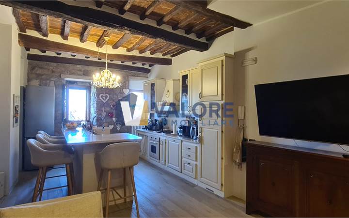 TODI - CENTRO STORICO: CIELO-TERRA RISTRUTTURATO