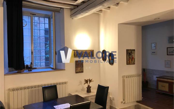 TODI: CARATTERISTICO APPARTAMENTO IN CENTRO STORICO