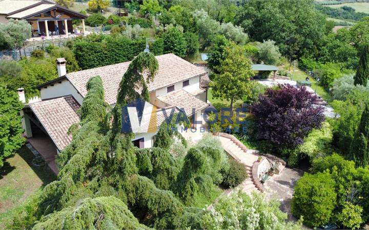Todi (Montelupino): exclusive villa for sale