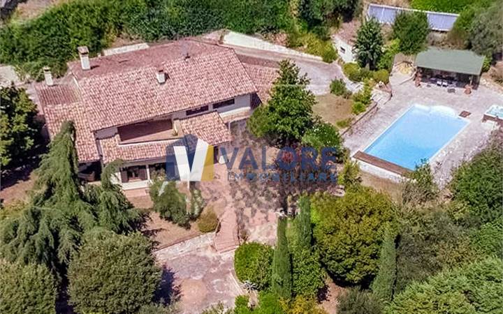 TODI - MONTELUPINO: PRESTIGIOSA VILLA PANORAMICA 
