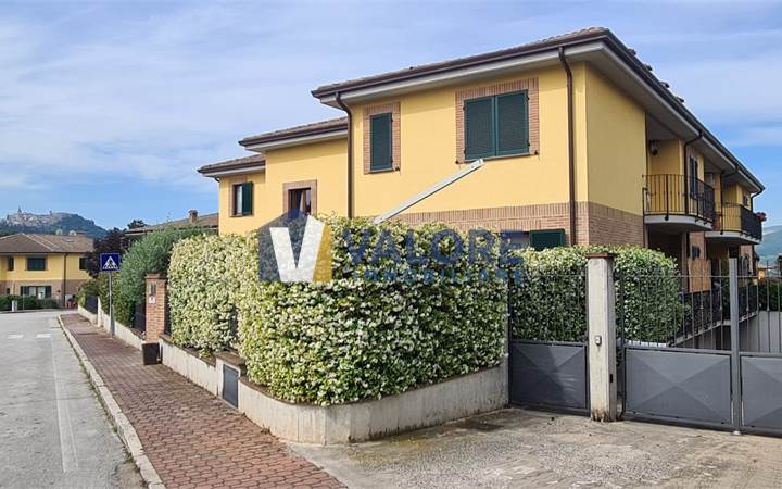 TODI (SAN ROCCO): APARTMENT WITH A GARAGE 