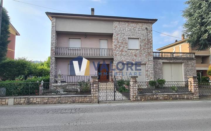 Villa Sale in Todi (Pantalla) 