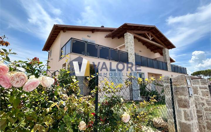 Assisi (Castelnuovo): villa for three families