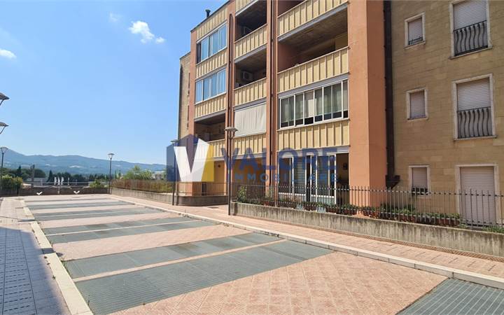 TODI - PIAN DI PORTO: APPARTAMENTO CON GARAGE 