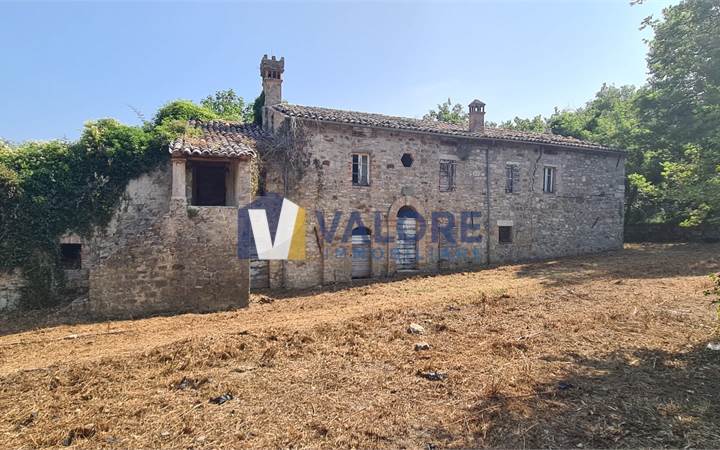 CASALE DA RISTRUTTURARE IN POSIZIONE PANORAMICA