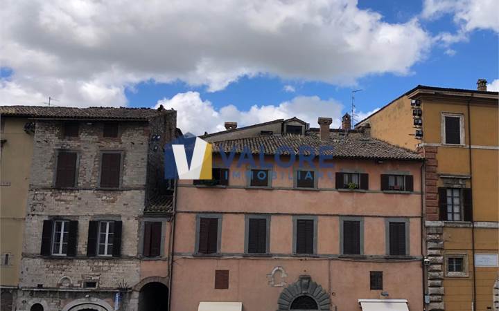 TODI - APPARTAMENTO AL PIANO TERRA IN PIAZZA DEL POPOLO