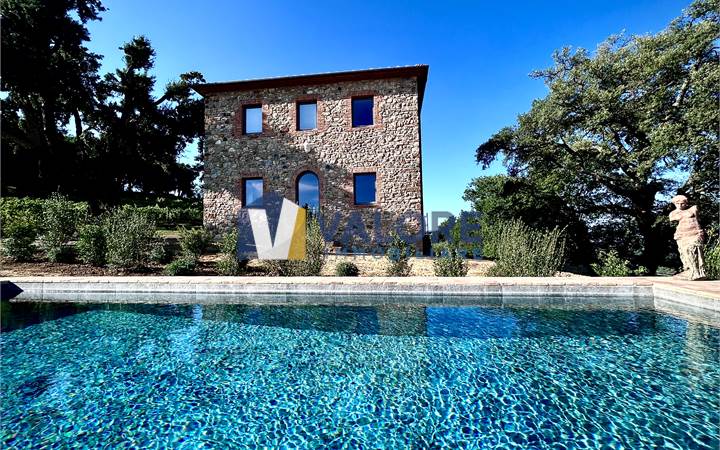 ROCCASTRADA: PROPRIETA' UNICA NEL SUO GENERE 