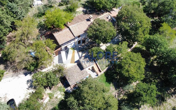 ASSISI - VIOLE: SPLENDIDA PROPRIETA' CON CASALE, ANNESSI, DEPANDANCE E TERRENI AGRICOLI E 