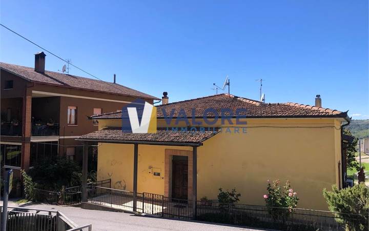 MONTE CASTELLO DI VIBIO: PORZIONE DI BIFAMILIARE CON PICCOLO GIARDINO ESCLUSIVO 