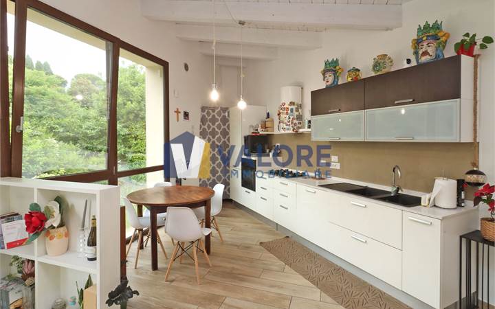 ASSISI - PALAZZO: APPARTAMENTO CON GIARDINO 