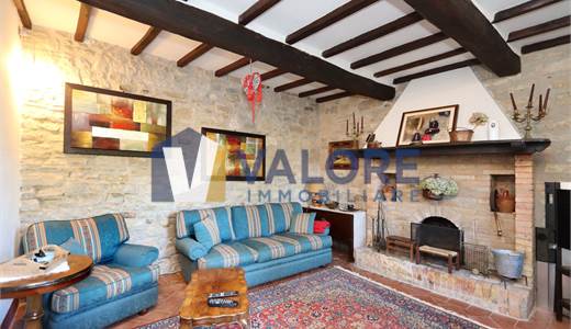 TODI - ASPROLI: VERTICAL HOUSE WITH GARDEN