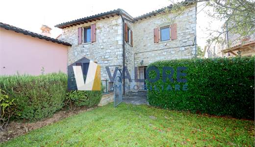 TODI - ASPROLI: CIELO TERRA CON GIARDINO