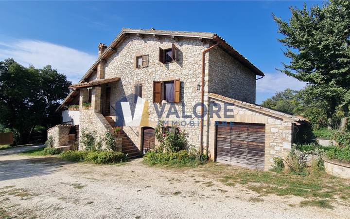 House of Character Sale in Massa Martana (PG) Vocabolo Zampani  