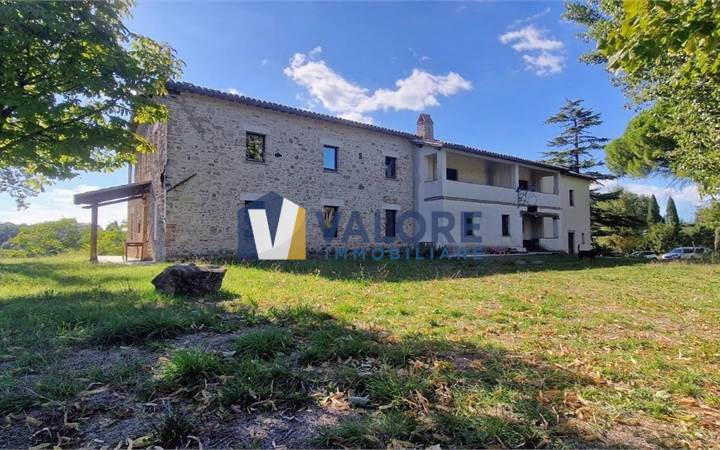 TODI - LORETO: SPLENDIDO CASALE CON TERRENO CIRCOSTANTE IDEALE PER STRUTTURA RICETTIVA