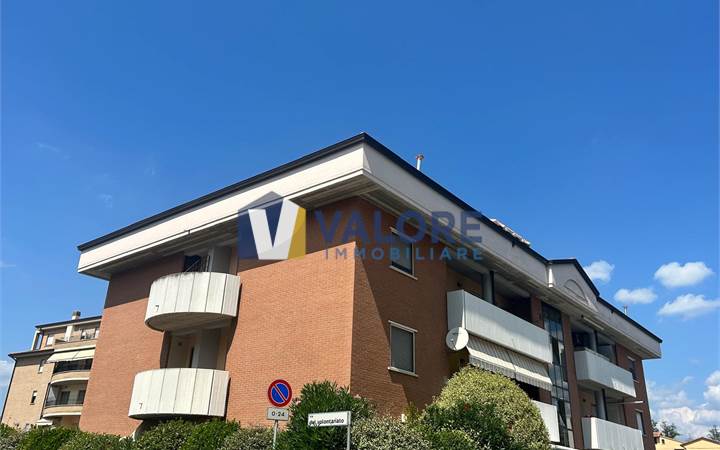 BASTIA: APPARTAMENTO ULTIMO PIANO CON TERRAZZI E GARAGE 