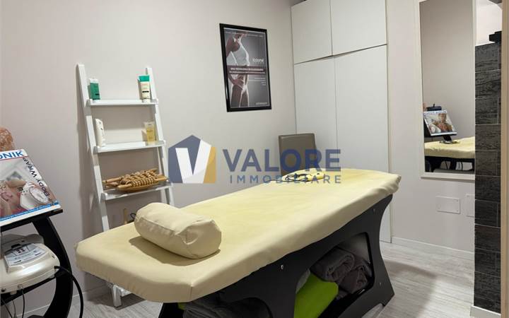 Laboratory For rent in Assisi (PG) Via Los Angeles 