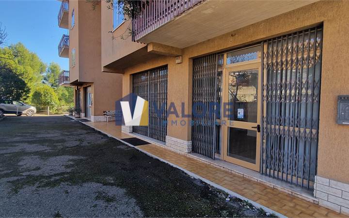 Commercial Premises / Showrooms Sale in Todi (PG)