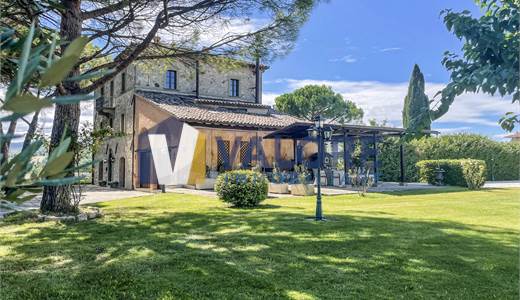 FRATTA TODINA: PROPRIETA' ESCLUSIVA CON PARCO PRIVATO 