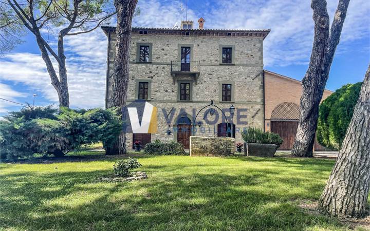 FRATTA TODINA: PROPRIETA' ESCLUSIVA CON PARCO PRIVATO 