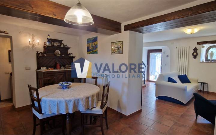 TODI - TORREGENTILE: SOLUZIONE SEMINDIPENDENTE IN PIETRA 