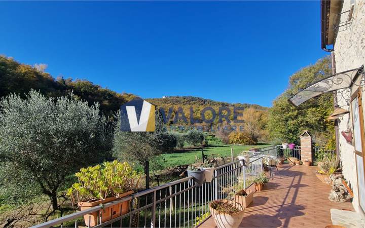 TODI - TORREGENTILE: SOLUZIONE SEMINDIPENDENTE IN PIETRA 